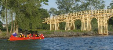 Kanadier mit Kunstwerk in Arbon